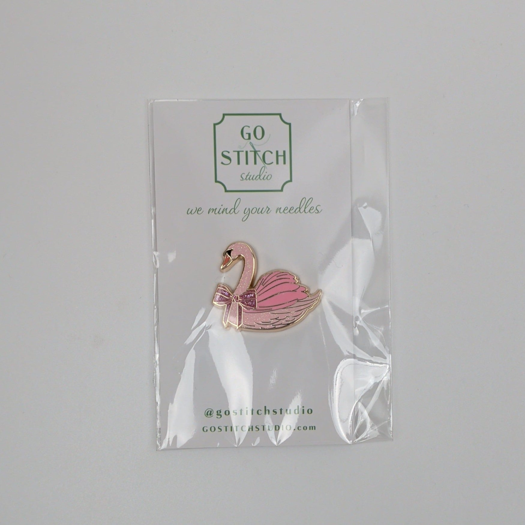 Pink Glitter Swan Needle Minder Magnet