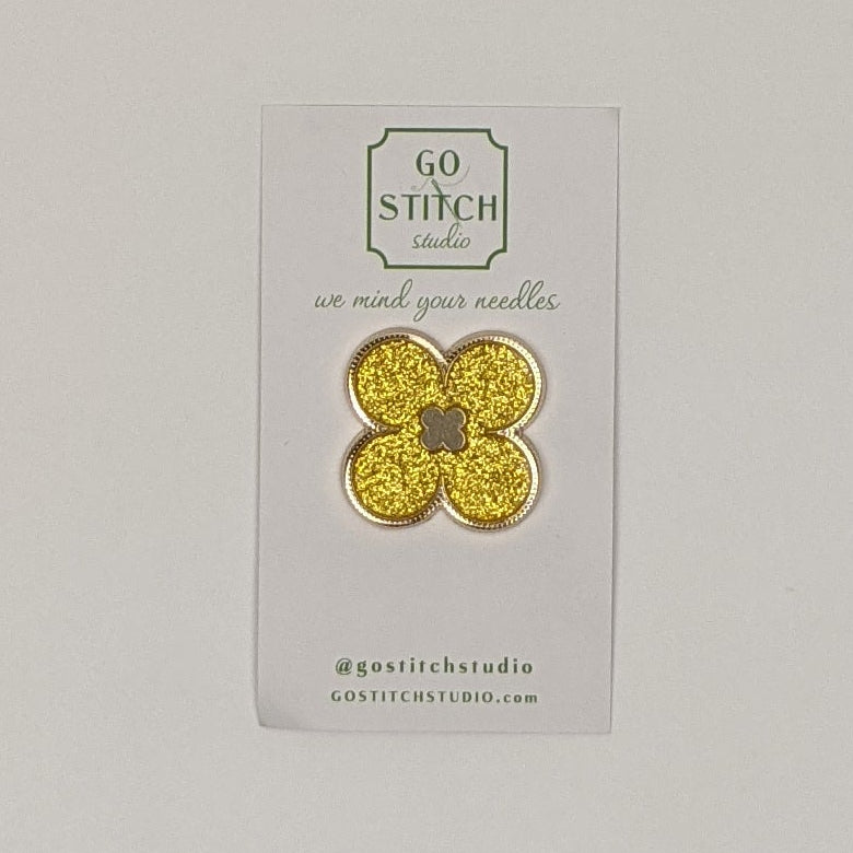 Gold Clover Needle Minder Magnet