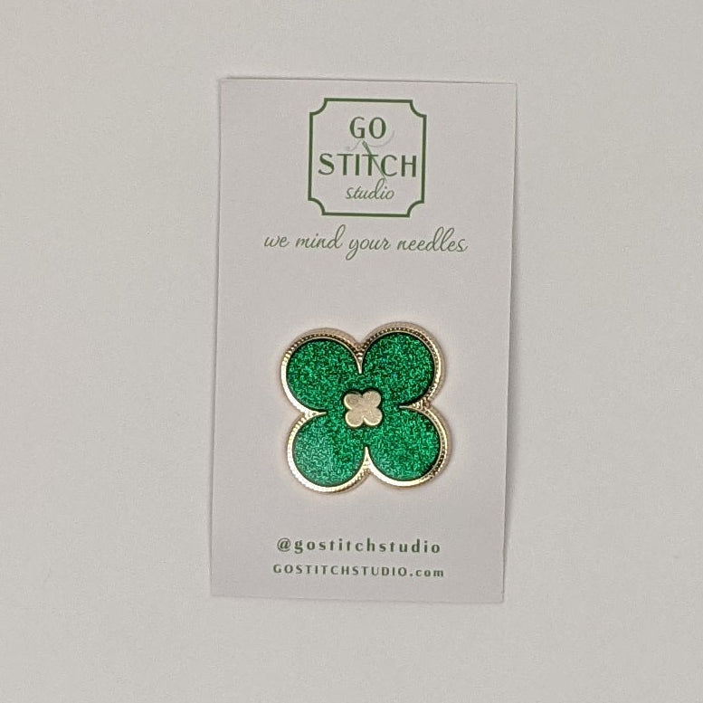 Green Clover Needle Minder Magnet